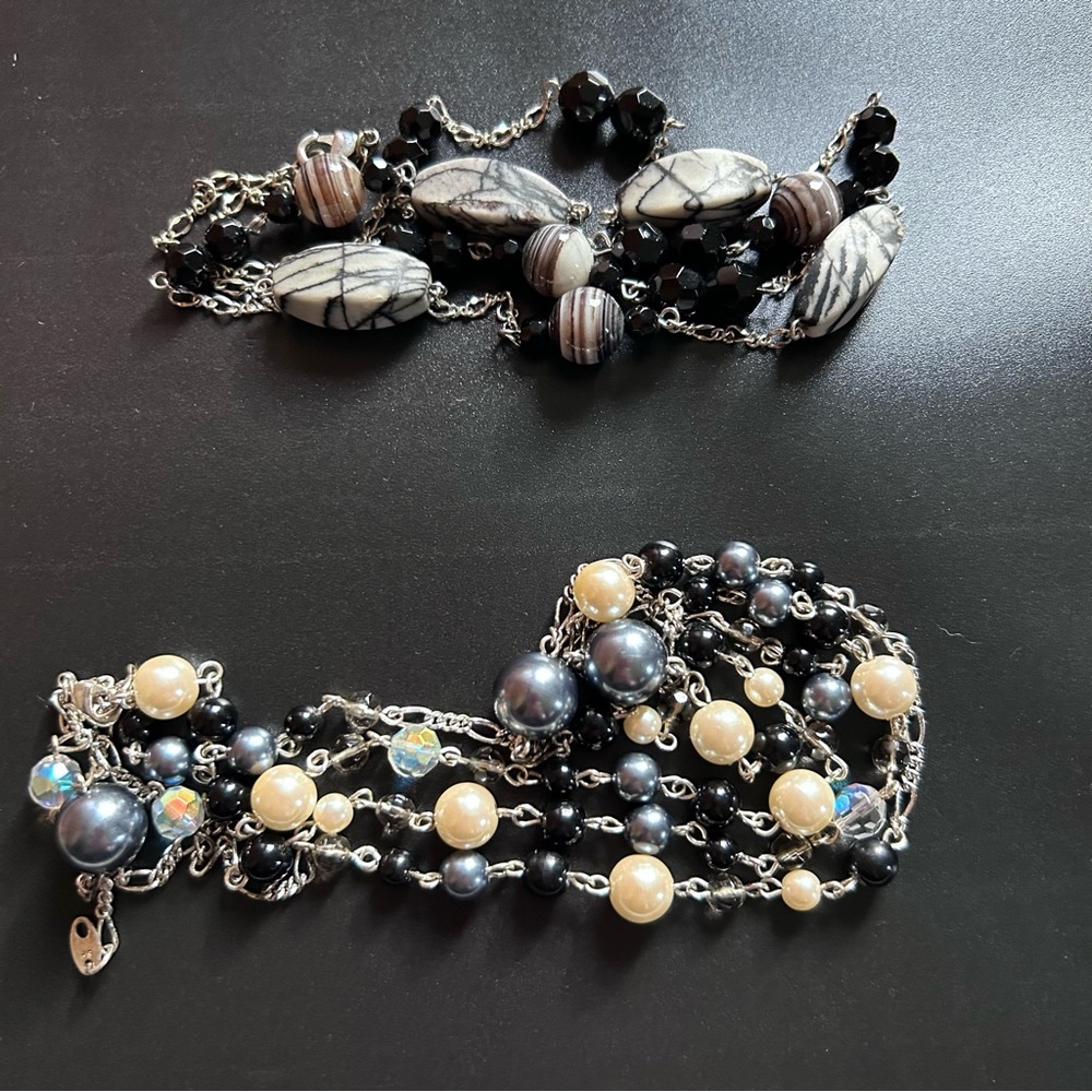 Lot of two necklaces